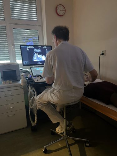 PRVOTRIMESTRÁLNÍ SCREENING U PANA DOKTORA ČTVRTEČKY (2. 12.)