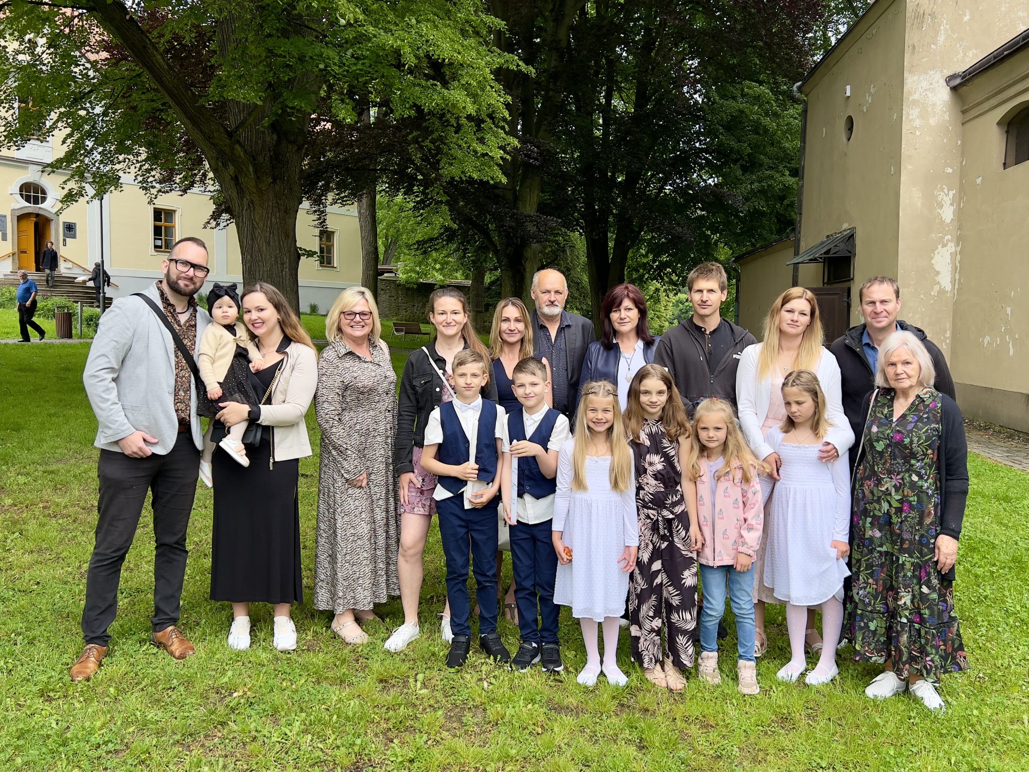 PRVNÍ SVATÉ PŘIJÍMÁNÍ VIKOUŠKA A DAVÍDKA (1. 6.)
