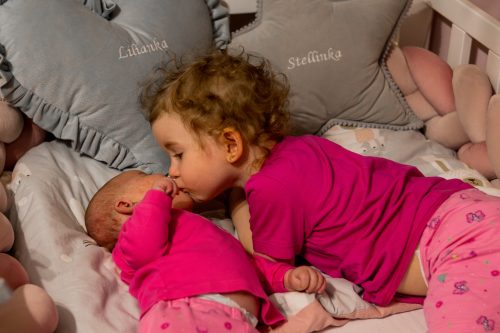 STELLINKA A LILIANKA V POSTÝLCE (6. 7.)