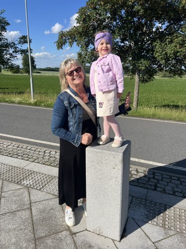 STELLINKA S BABIČKOU JANOU NA HŘBITOVĚ (13. 6.)